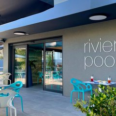 riviera pool bar