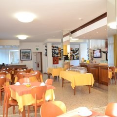 Breakfast room at Hotel Meublé Zenith
