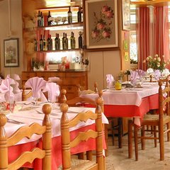 The dining room at hotel Rosapineta in Lignano