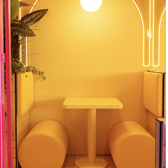 LouisINO è agile, ma ogni dettaglio, dal packaging al menù, è pensato per valorizzare l’esperienza di chi lo vive. È una risposta concreta alla domanda di un’estate smart e rilassata, ma con il nostro tocco unico.