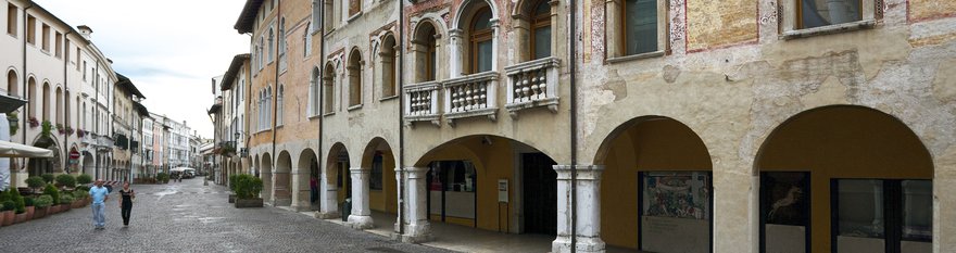 corso-Vittorio-Emanuele_palazzo-Ricchieri_Pordenone_[FotoCio.jpg