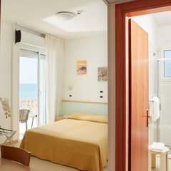 Hotel Pelikan - camera matrimoniale fronte mare