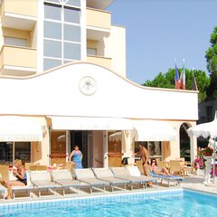 The pool at hotel Villa Luisa in Lignano