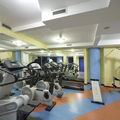 International Beach Hotel - Fitness room