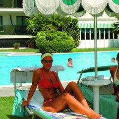 La piscina dell'hotel Falcone a Lignano