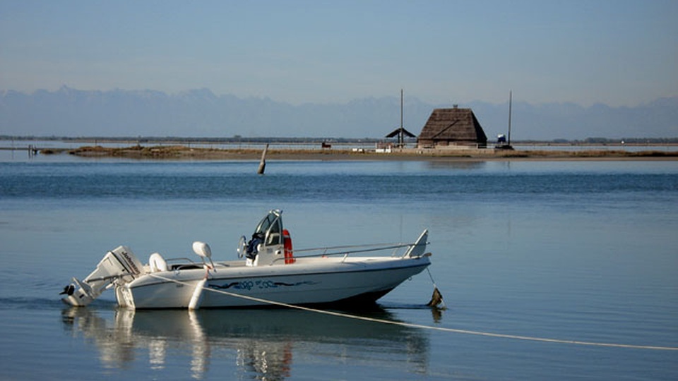 Barca sull'isola di Sant'Andrea © Mirko Ramoni