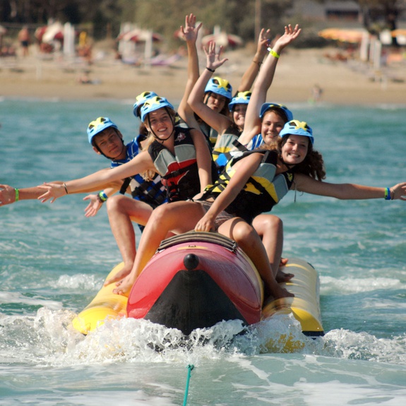 Gruppe auf dem Banana Boat in Lignano Adrenalina