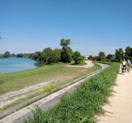 Picture ofStella River free bike tour